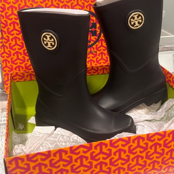 Tory Burch Navy Blue Boots with Gold Logo - Picture 5 of 10